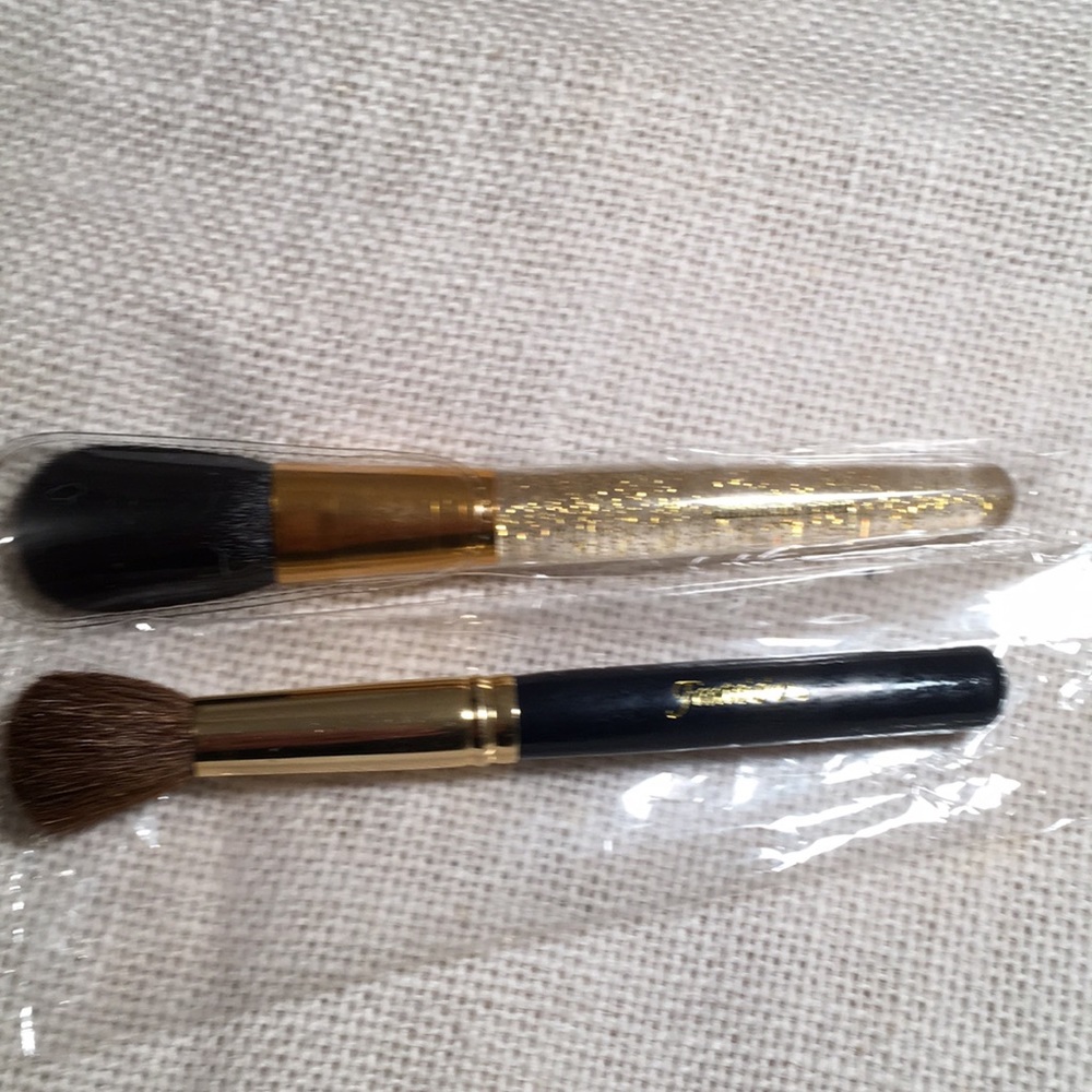 NWOT make-up brush Elizabeth Arden and Fantaisie brand